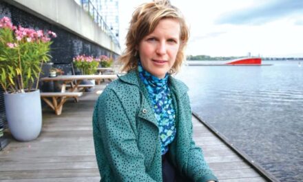 Writer-in-residence Niña Weijers verlaat Almere